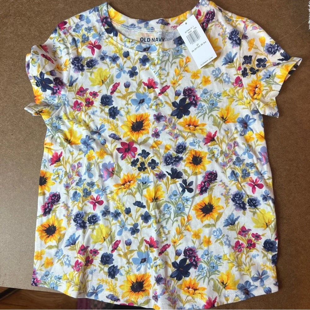 Old Navy All Over Floral Print T-Shirt, size 3T NWT